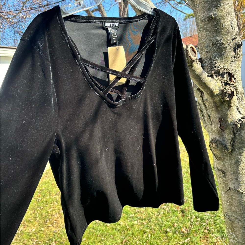 Black velour top from Hot Topic
￼